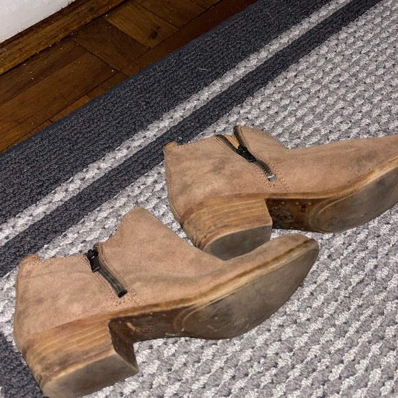 Lucky brand booties size 8.5 - Picture 2 of 3
